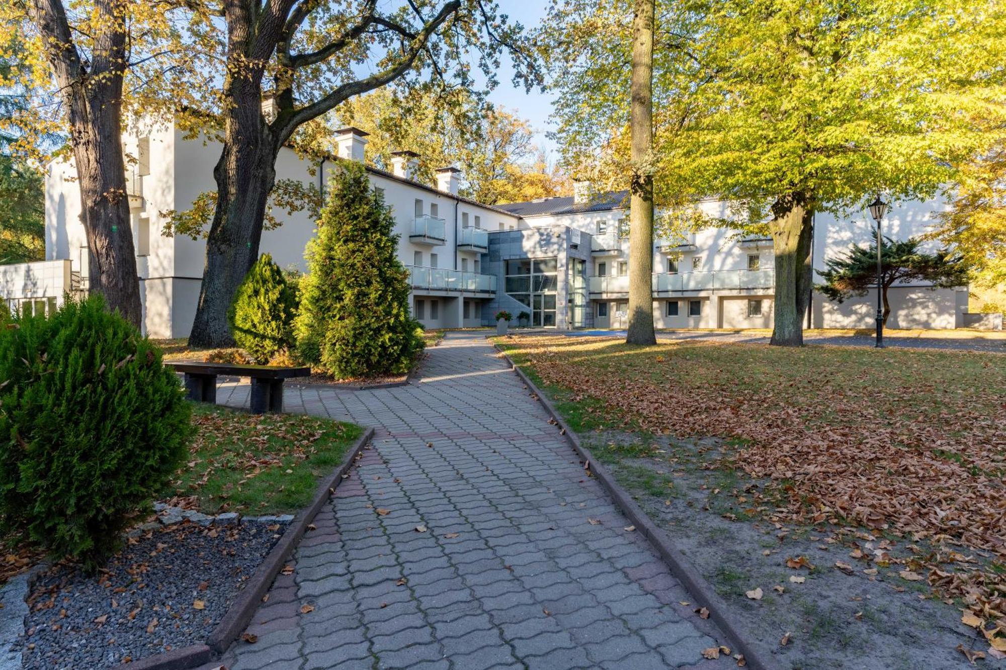 Hotel W Dobieszkowie Stryków Εξωτερικό φωτογραφία