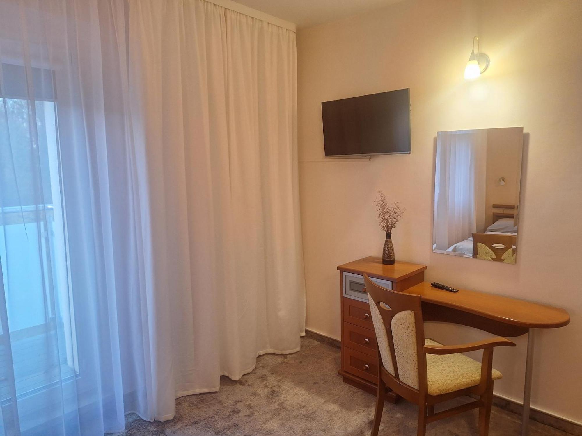 Hotel W Dobieszkowie Stryków Εξωτερικό φωτογραφία