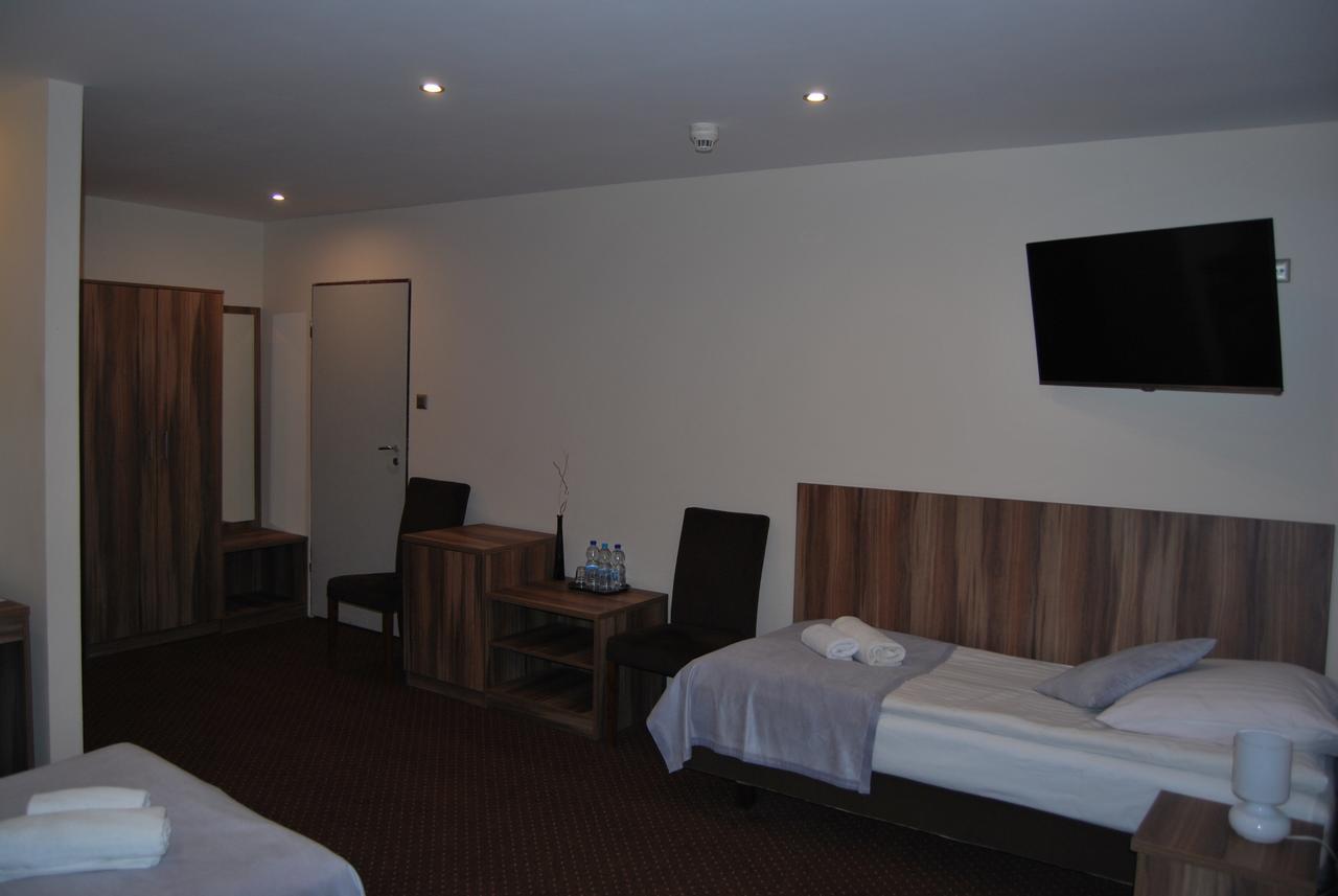 Hotel W Dobieszkowie Stryków Εξωτερικό φωτογραφία